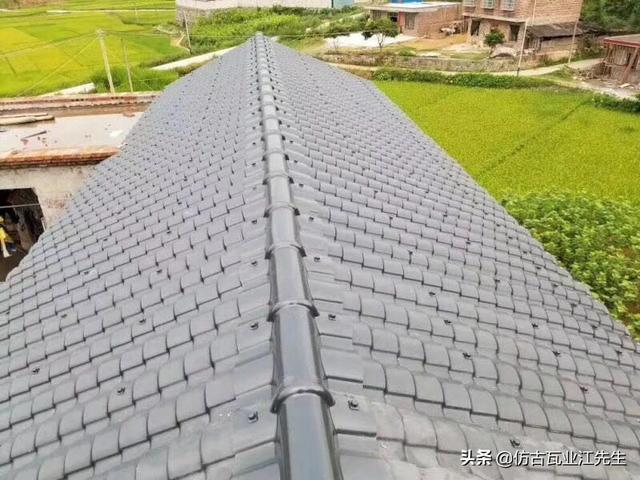還在為舊房屋面翻新承重問題考慮嗎？樹脂小青瓦幫你解決承重